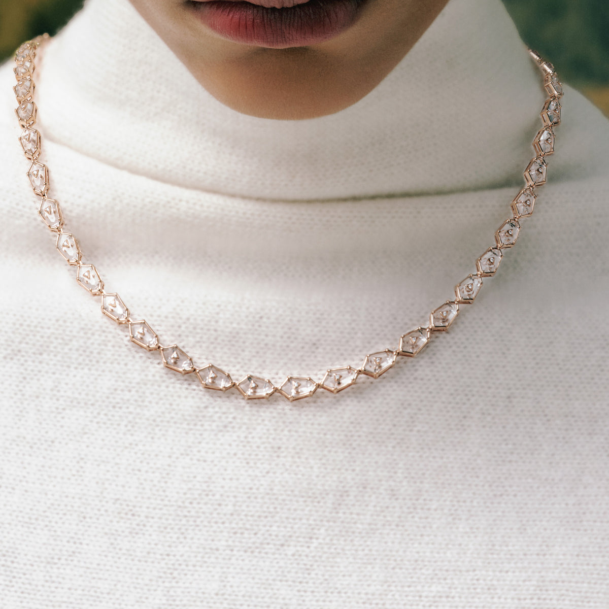 Crystal Prisme Charm Choker, close-up
