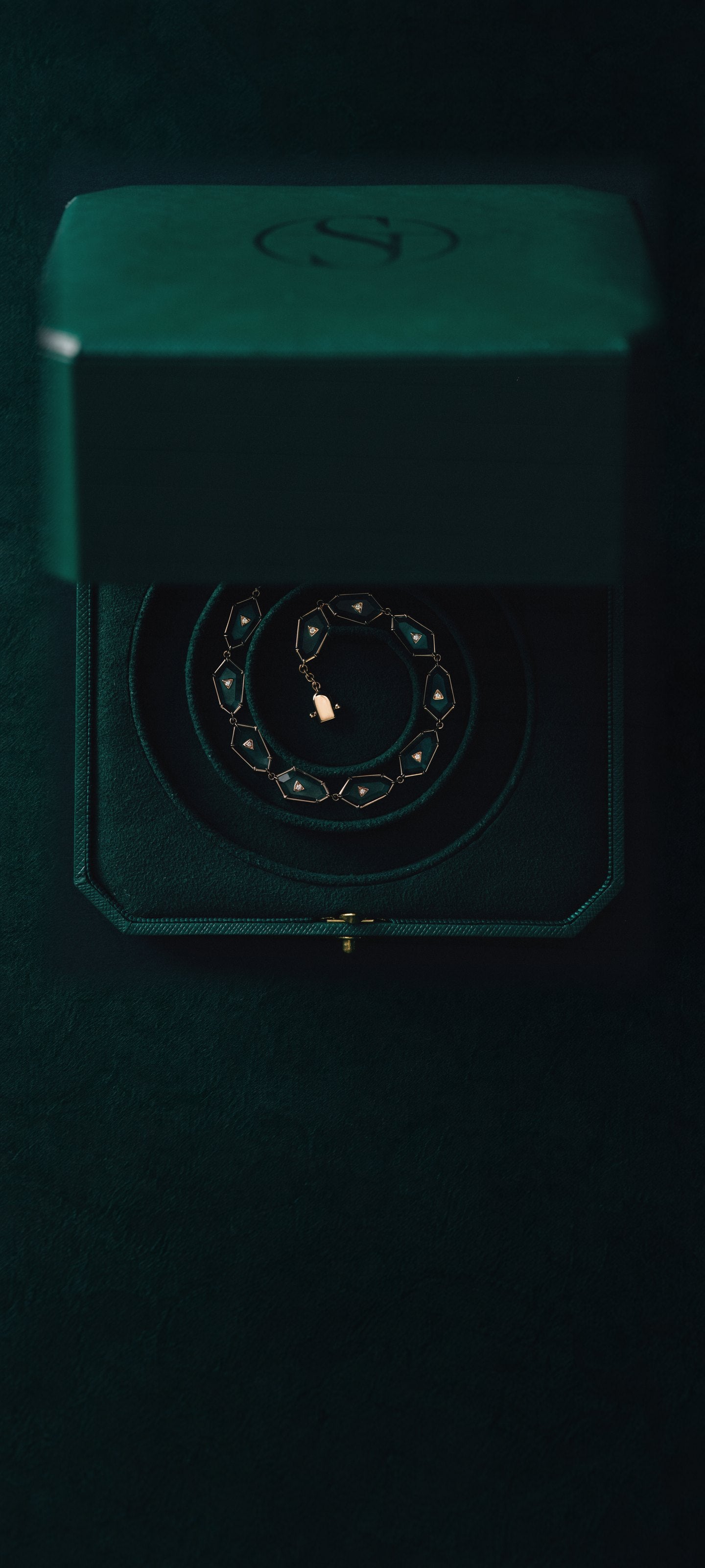 Crystal Prisme Link Bracelet in an open green velvet Syera box